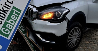 Verkehrsunfall im Kreisverkehr Weißkirchen